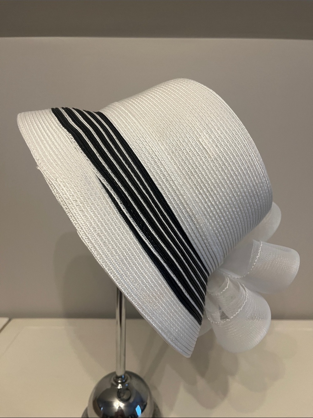 Elegant White Floral Hat with Bow flower Accent